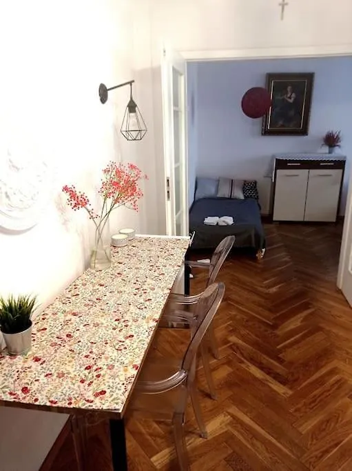 Old Praga Wi-Fi 300Mb Daire Varşova Polonya
